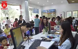 Sợ bị cắt thuê bao, người dân Hà Nội đổ xô đi chụp ảnh chân dung